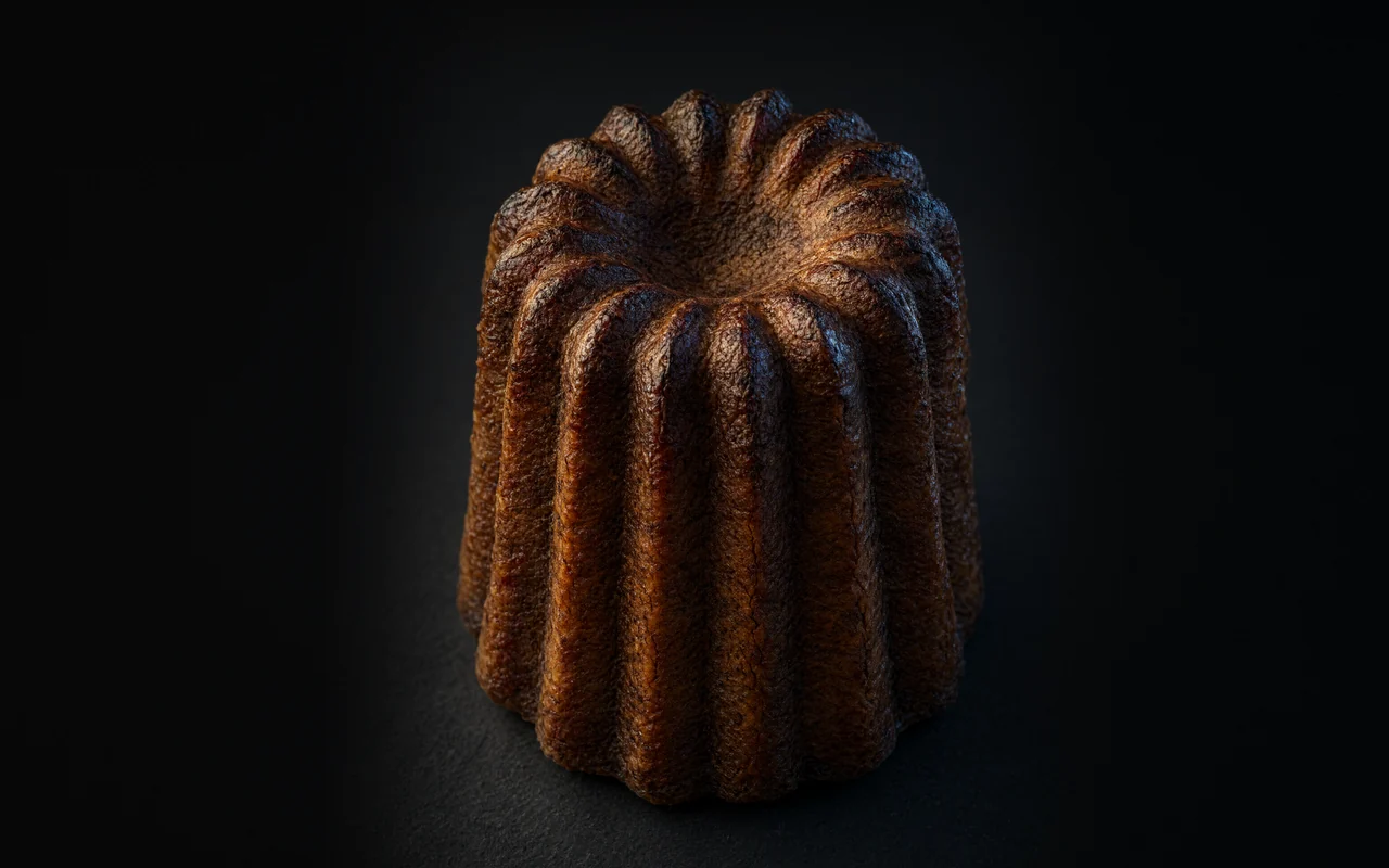 Canelé de Bordeaux (канеле): тёмная карамельная корка и светлая влажная сердцевина