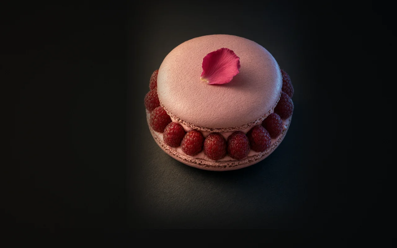 Ispahan Пьера Эрме: розовый макарон, малина, личи и розовый крем