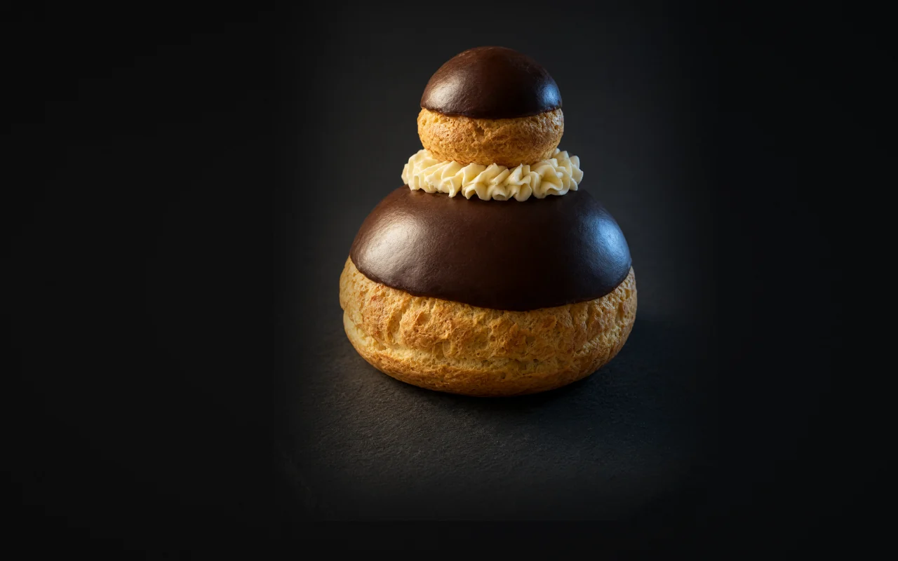 Religieuse (Религиоз): два глазированных шу с кремовой коллереткой